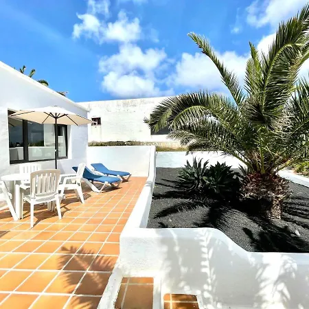 Only Adultos With Freewifi, In Front Of The Ocean And In *