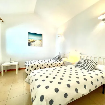 Only Adultos With Freewifi, In Front Of The Ocean And In *