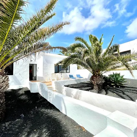 Only Adultos With Freewifi, In Front Of The Ocean And In