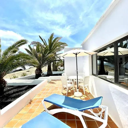 Only Adultos With Freewifi, In Front Of The Ocean And In