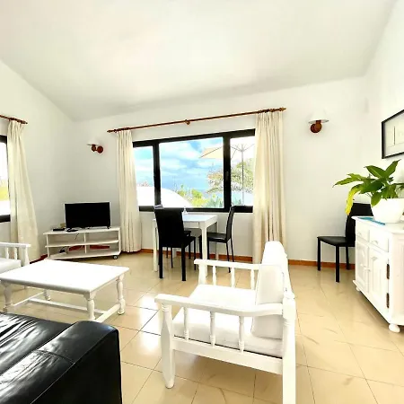 Only Adultos With Freewifi, In Front Of The Ocean And In Charco del Palo
