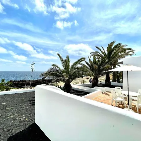 Only Adultos With Freewifi, In Front Of The Ocean And In *
