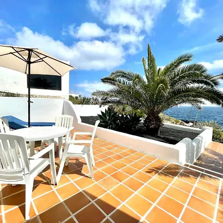 Only Adultos With Freewifi, In Front Of The Ocean And In