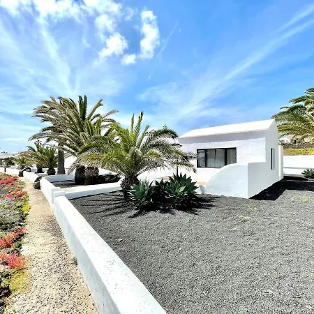 Only Adultos With Freewifi, In Front Of The Ocean And In