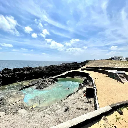 Only Adultos With Freewifi, In Front Of The Ocean And In *