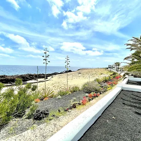 Only Adultos With Freewifi, In Front Of The Ocean And In *